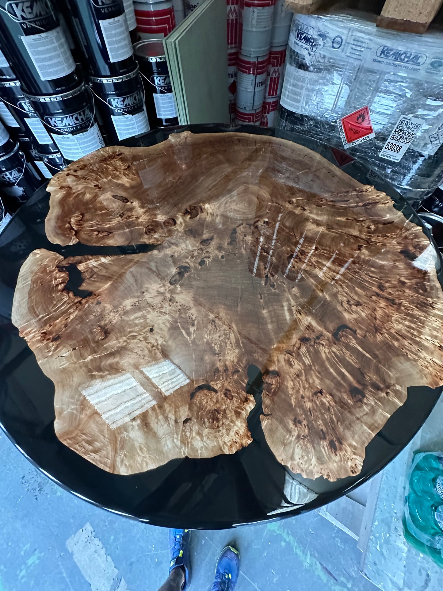 1. Round dining/conference table - Yukatan