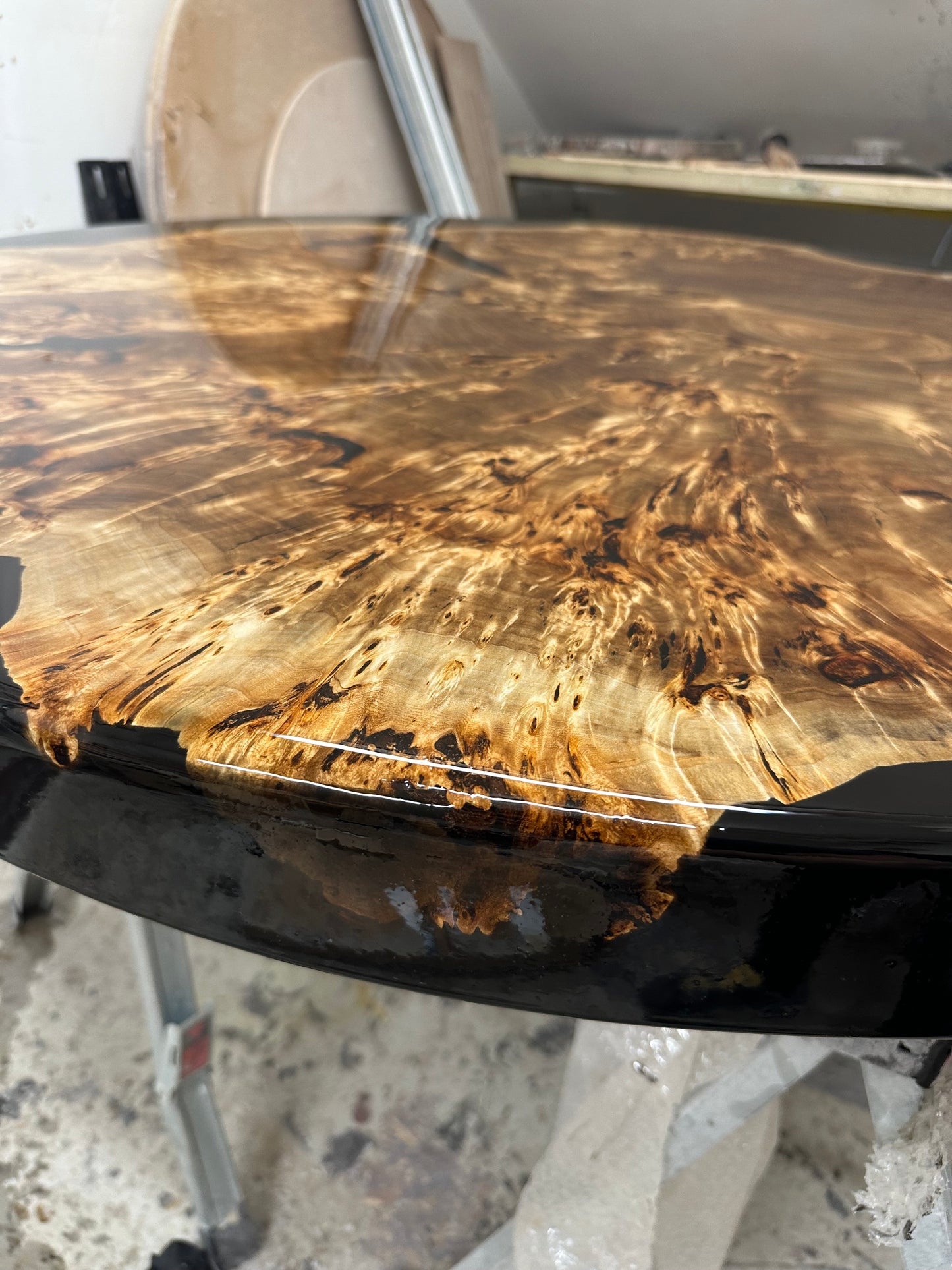 1. Round dining/conference table - Yukatan