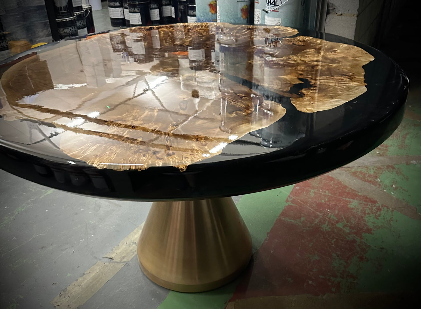 1. Round dining/conference table - Yukatan