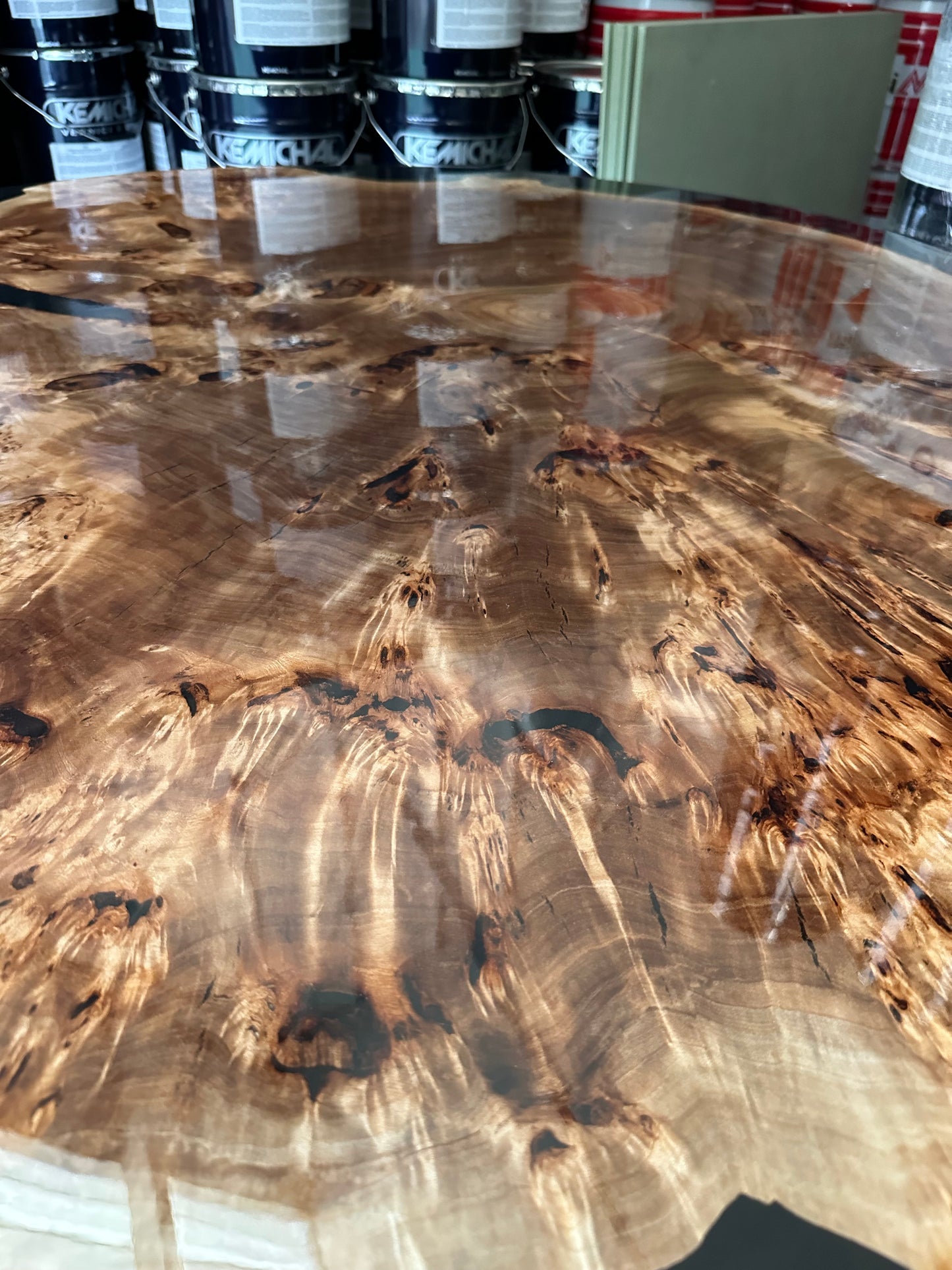 1. Round dining/conference table - Yukatan