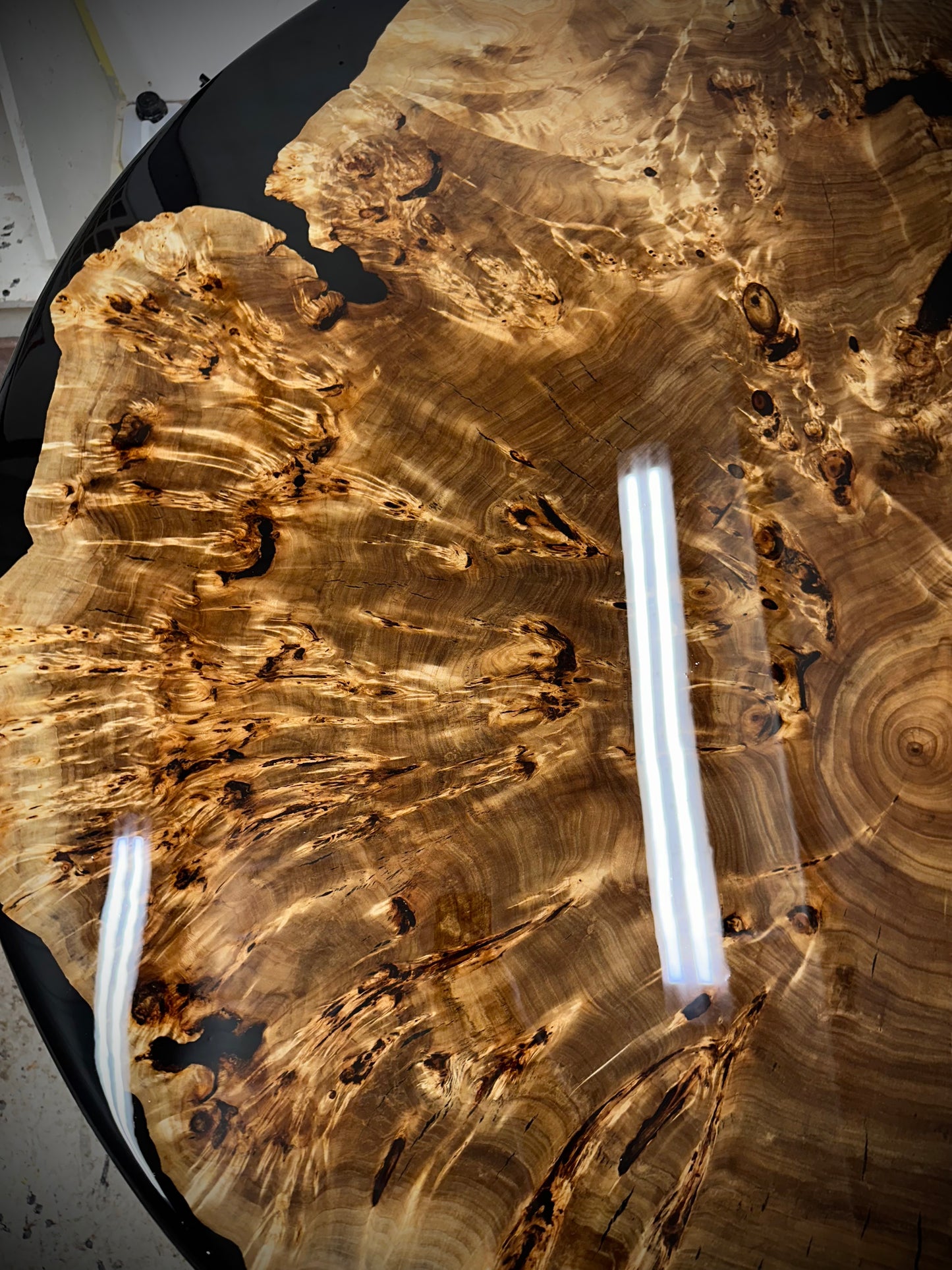 1. Round dining/conference table - Yukatan