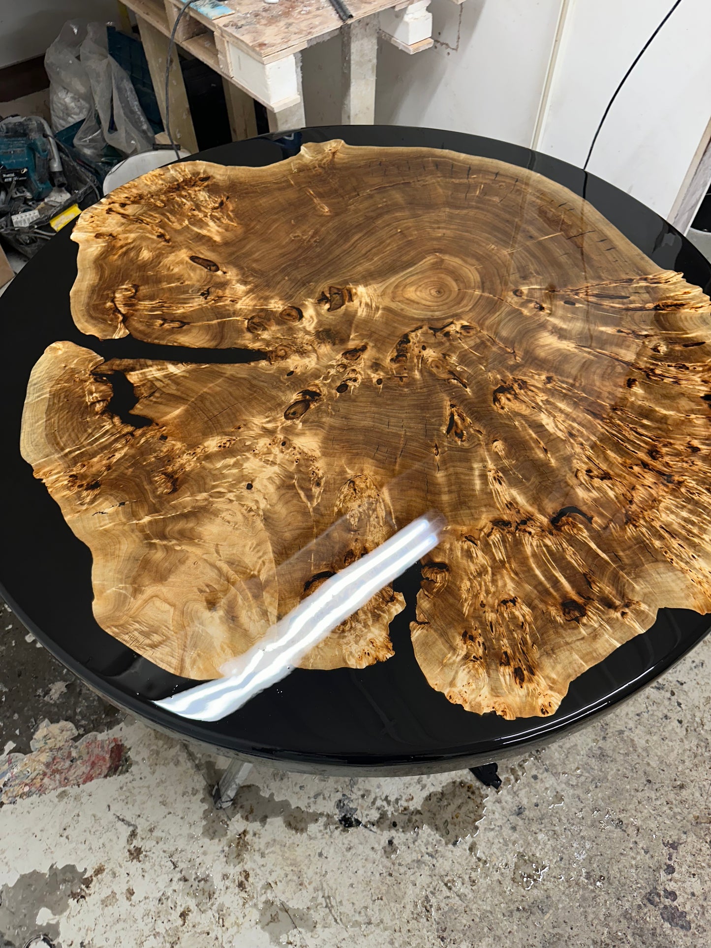 1. Round dining/conference table - Yukatan