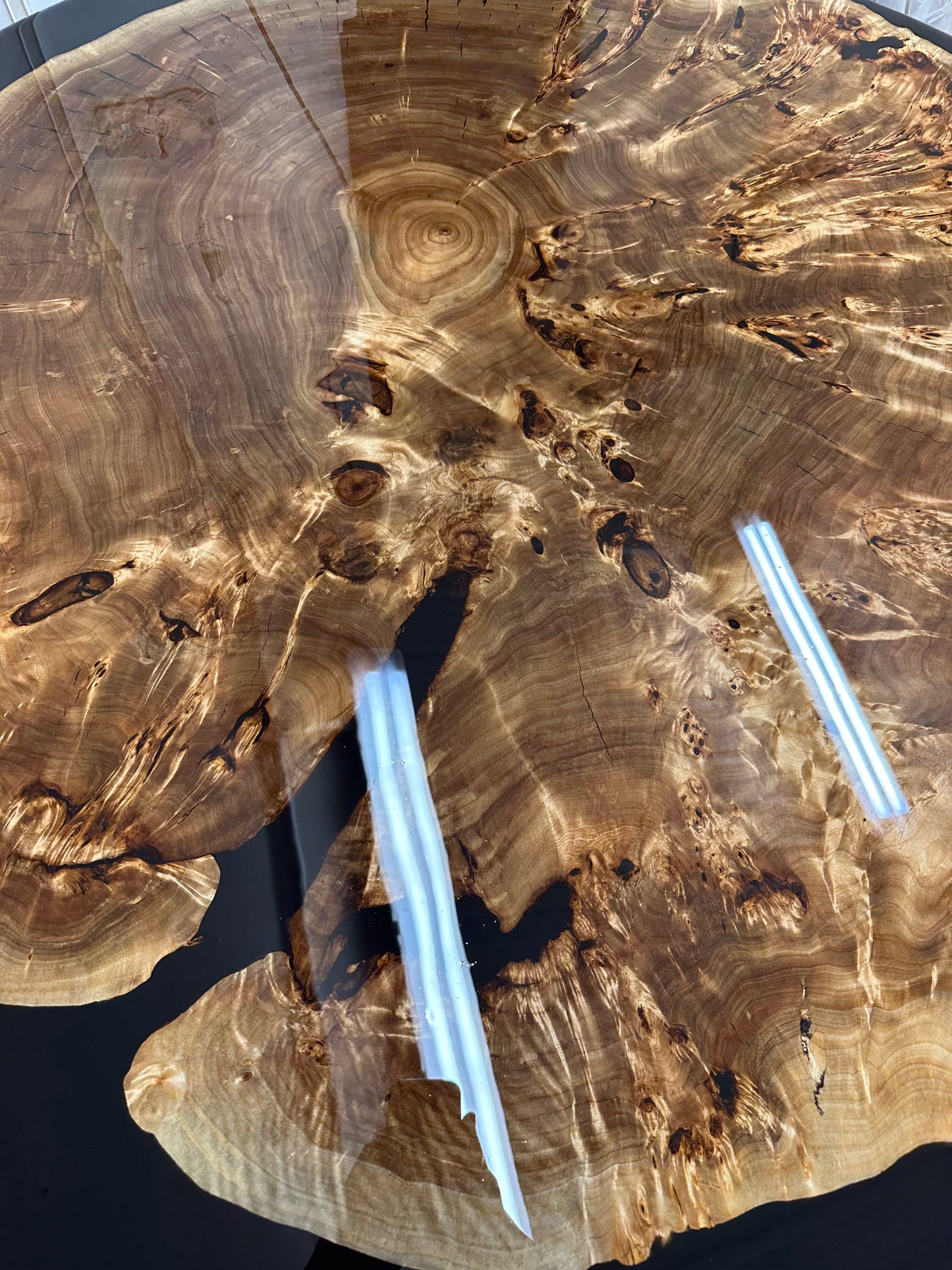 1. Round dining/conference table - Yukatan