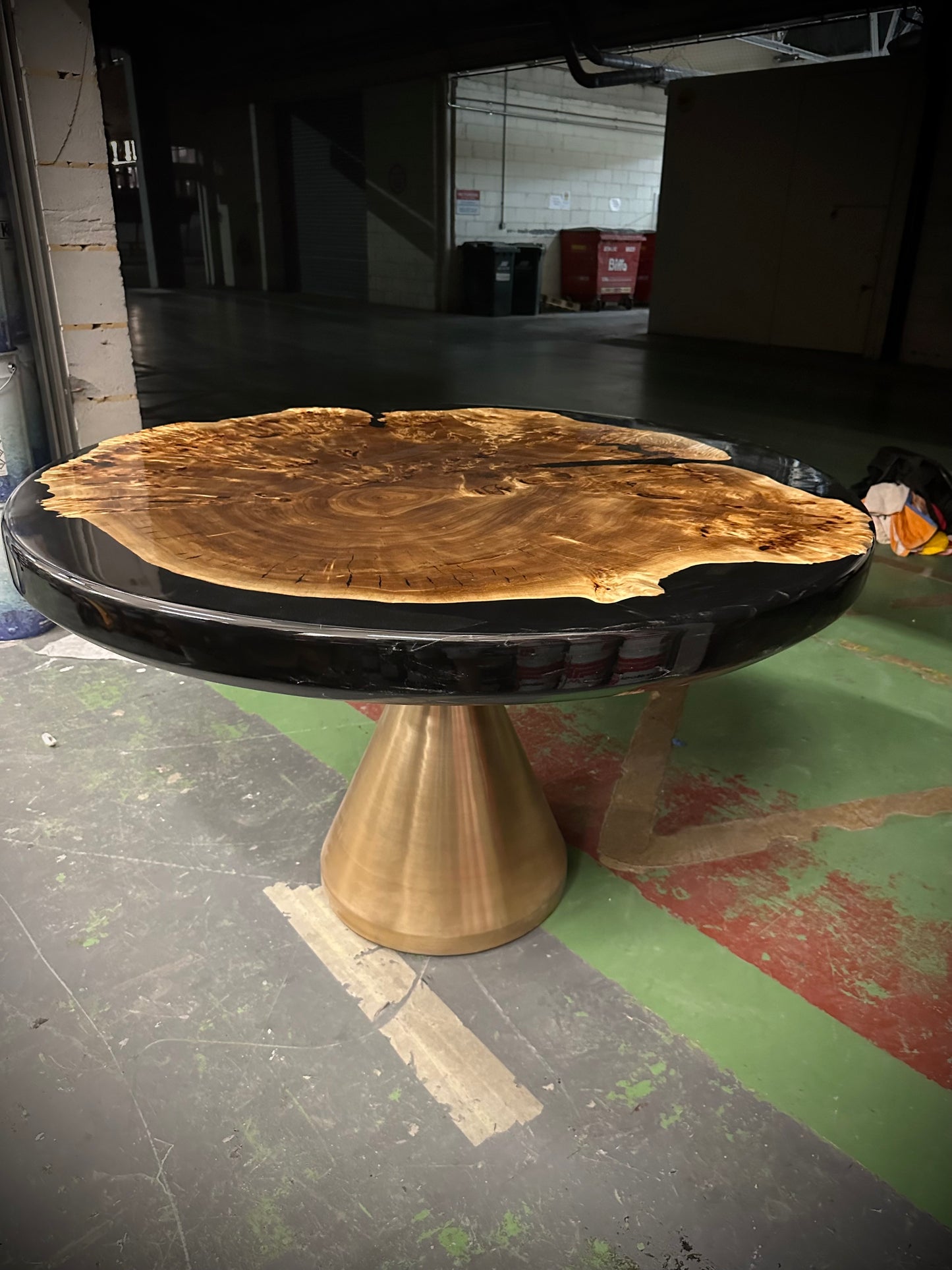 1. Round dining/conference table - Yukatan