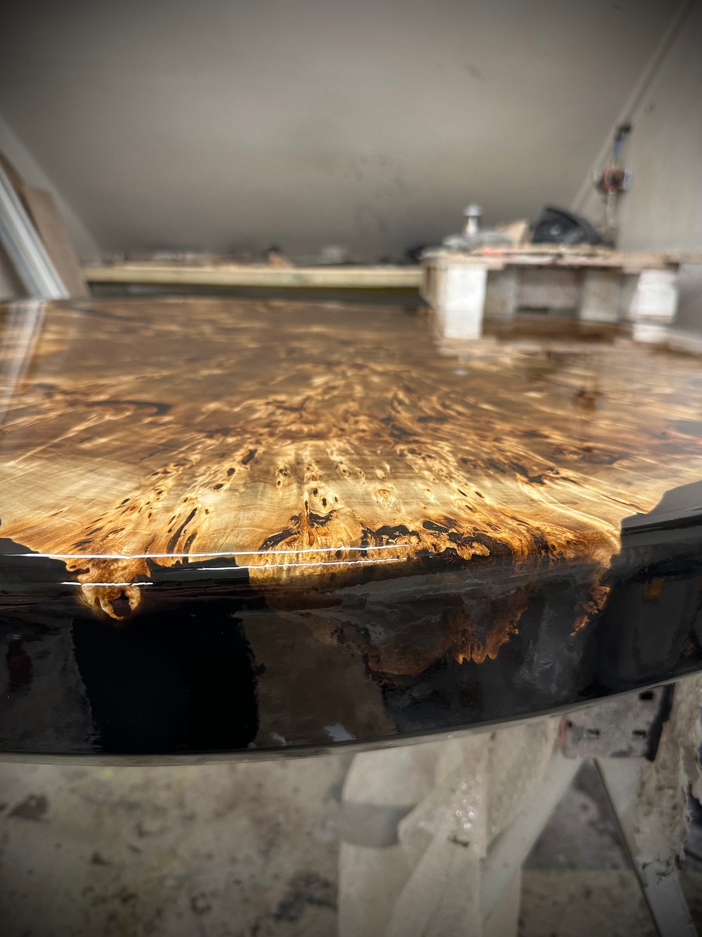 1. Round dining/conference table - Yukatan