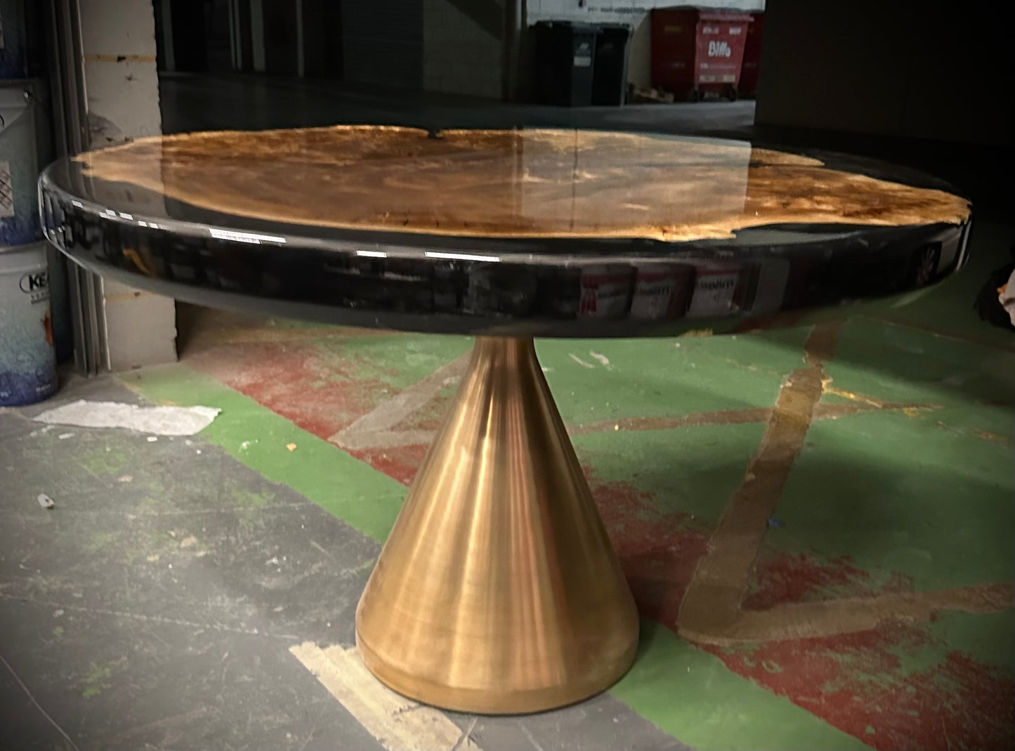 1. Round dining/conference table - Yukatan