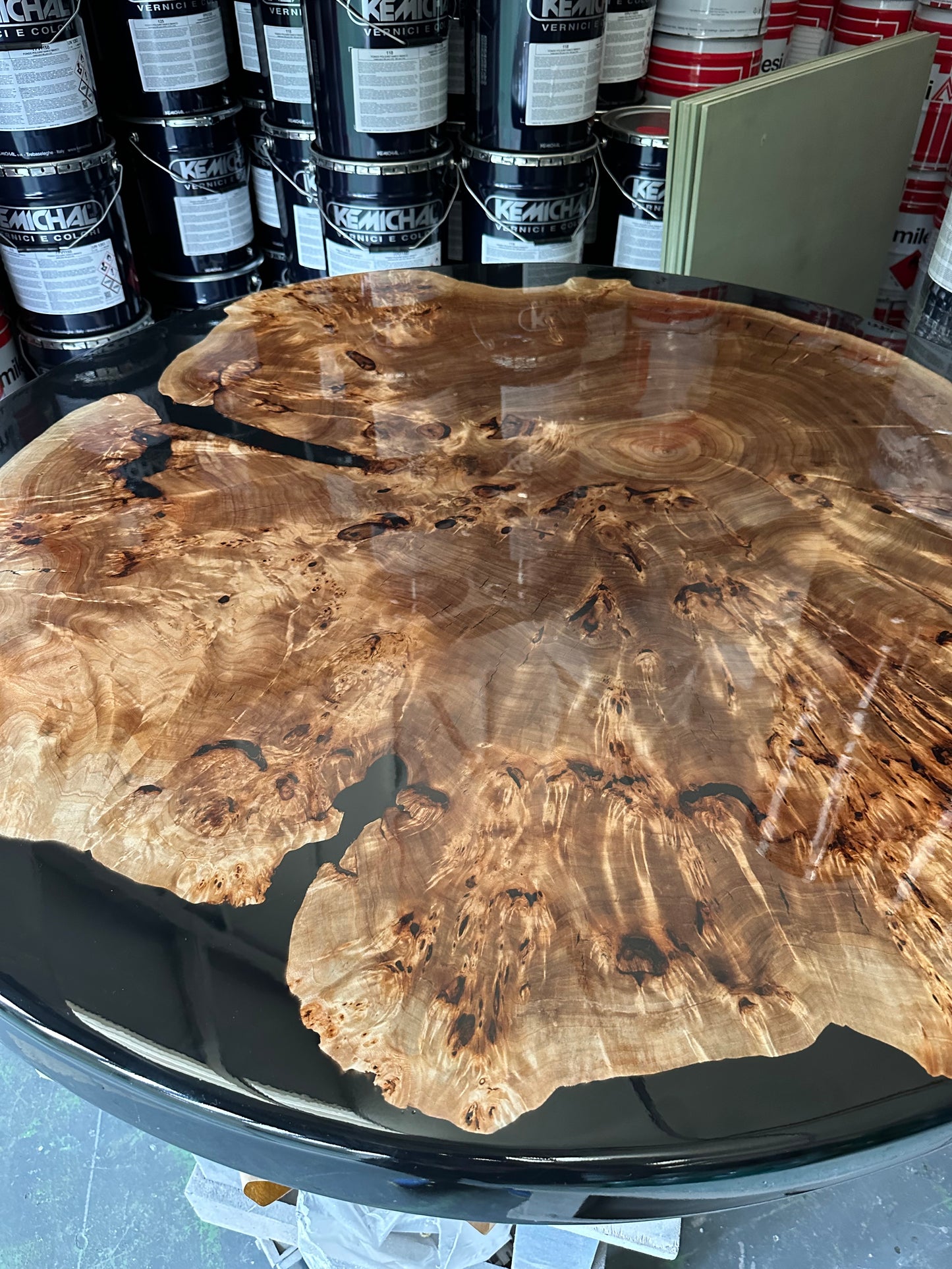 1. Round dining/conference table - Yukatan