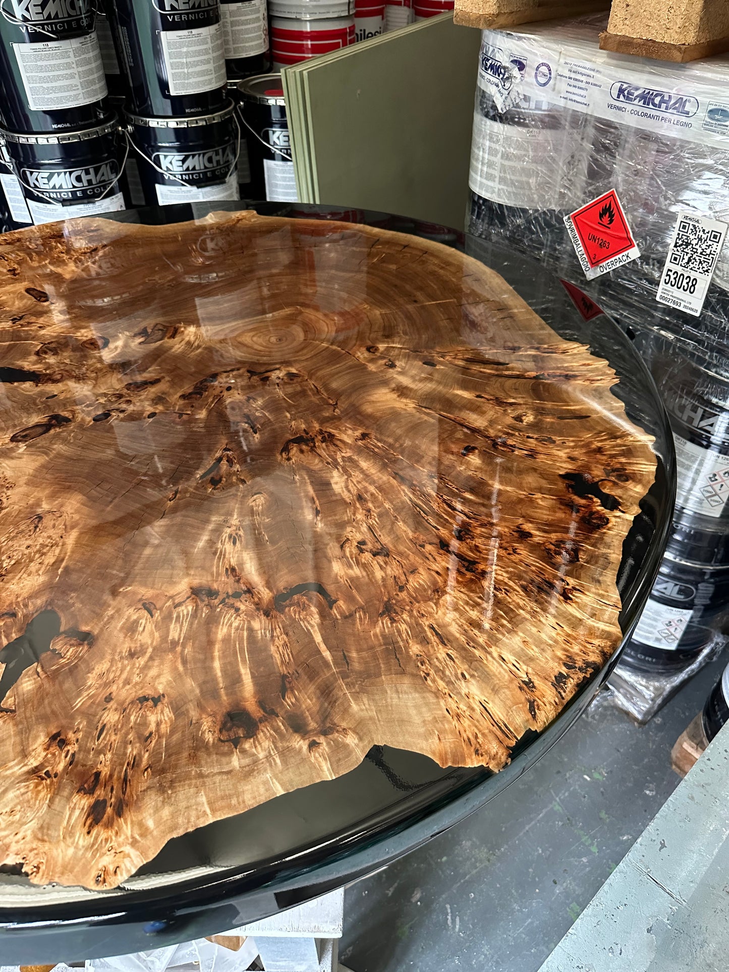1. Round dining/conference table - Yukatan